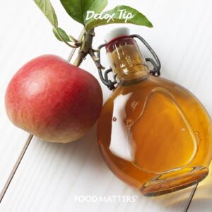 بطری شیشه ای سرکه سیب طبیعی