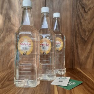 بطری عرق بابونه سنتی کاشان ۱ لیتری با بسته‌بندی سنتی و لیبل طبیعی