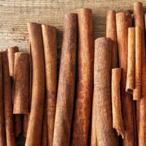 تصویر چوب دارچین لوله‌ای ۱۰۰ گرمی ژیوار – ادویه‌ای طبیعی، معطر و خوش‌طعم برای مصرف در نوشیدنی و غذا – دارچین طبیعی و خوش‌عطر برای دمنوش و غذا