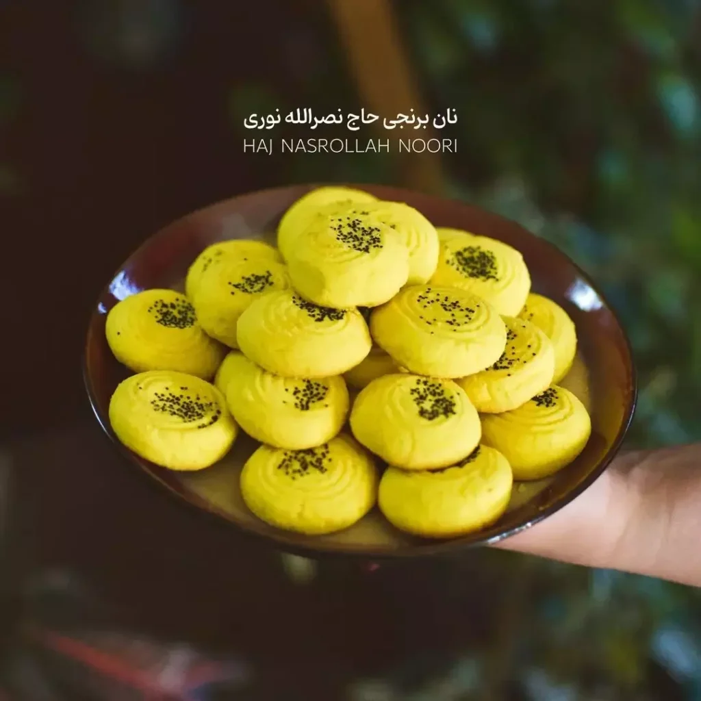تصویر نان برنجی زعفرانی مخصوص کرمانشاه ۷۰۰ گرمی با بسته‌بندی سنتیخوش‌عطر و سنتی – فروشگاه ژیوار