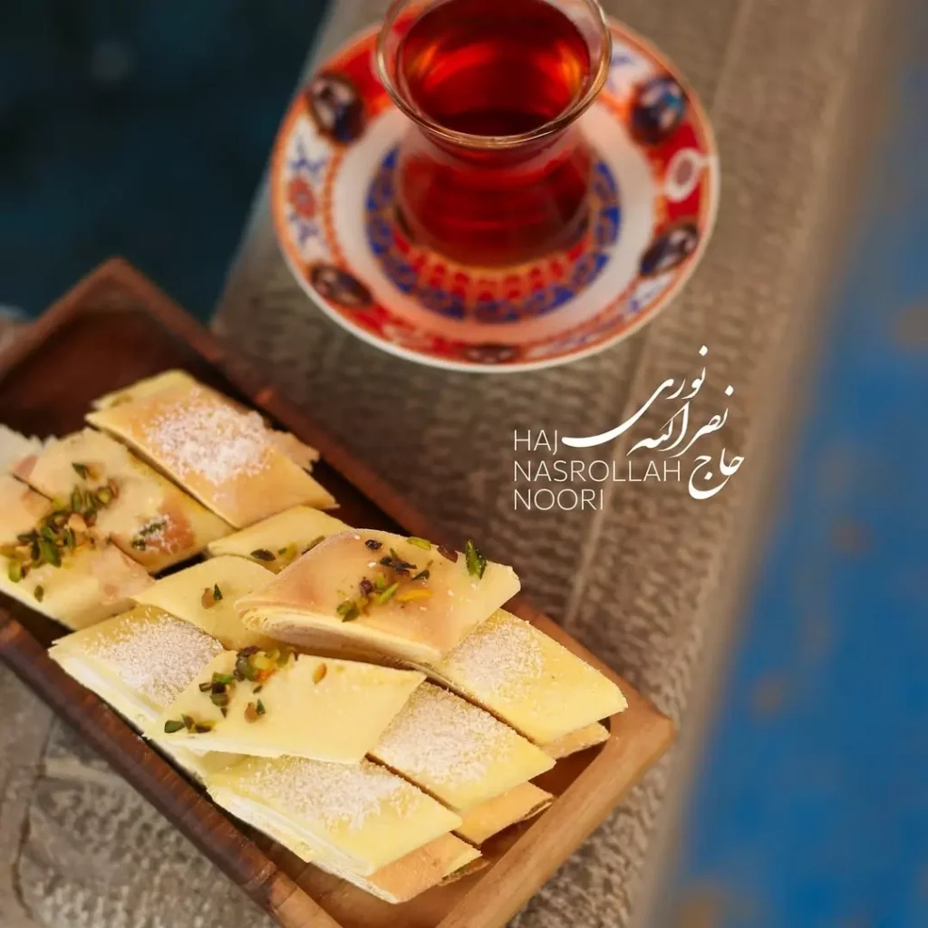 سرو کاک با چای سنتی ایرانی