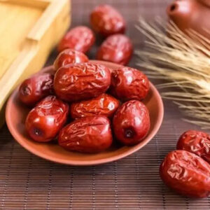 نمای نزدیک از عناب درشت، تازه و گوشتی