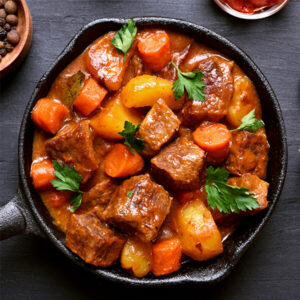 خوراک گولاش مجارستانی با چاشنی پاپریکا