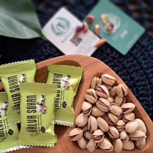 تصویر حلوا سوهان تهیه‌شده از جوانه گندم و شیره انگور، سرشار از ویتامین‌ها، آنتی‌اکسیدان و انرژی طبیعی