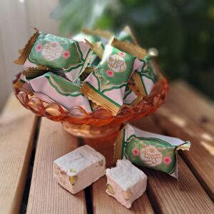 گز لقمه‌ای پسته ۱۸ درصد ژیوار – بسته‌بندی سنتی با مغز پسته تازه
