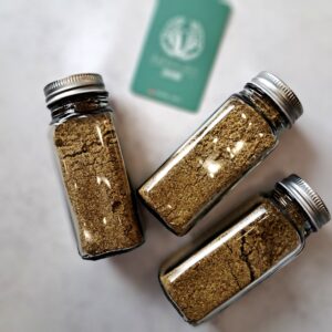 پودر آویشن خالص ۱۰۰ گرمی ژیوار در شیشه شفاف و بهداشتی، ادویه طبیعی و معطر برای آشپزی و دمنوش