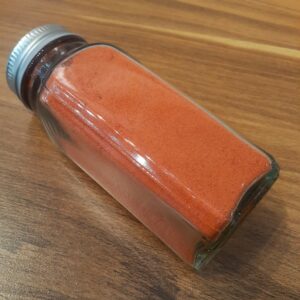 پودر گوجه خالص ۱۰۰ گرمی ژیوار در شیشه بهداشتی مک کارتی – ادویه طبیعی و باکیفیت برای آشپزی و سس‌ها