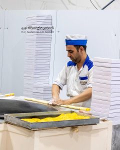 آماده سازی و پخت شیرینی کاک مخصوص کرمانشاه به روش سنتی