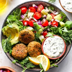 طرز تهیه فلافل رژیمی با ادویههای معطر و روش پخت سالم برای داشتن فلافلی کمروغن و خوشطعم
