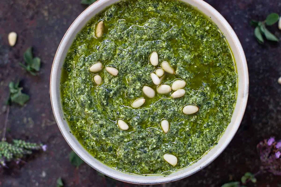 کاسه سوپ و سس تهیه شده با اورگانو، مناسب برای محتوای ادویه اورگانو در چه غذاهایی استفاده میشود