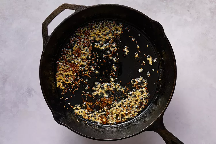 مراحل تهیه مایه سمبوسه خانگی با استفاده از ادویه های معطر و باکیفیت ژیوار